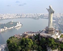 250px-Corcovado_statue01_2005-03-14